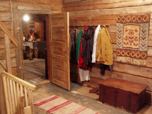 porstua tuvan ovelle.JPG